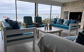 Baby Whale Bliss - Beachfront House
